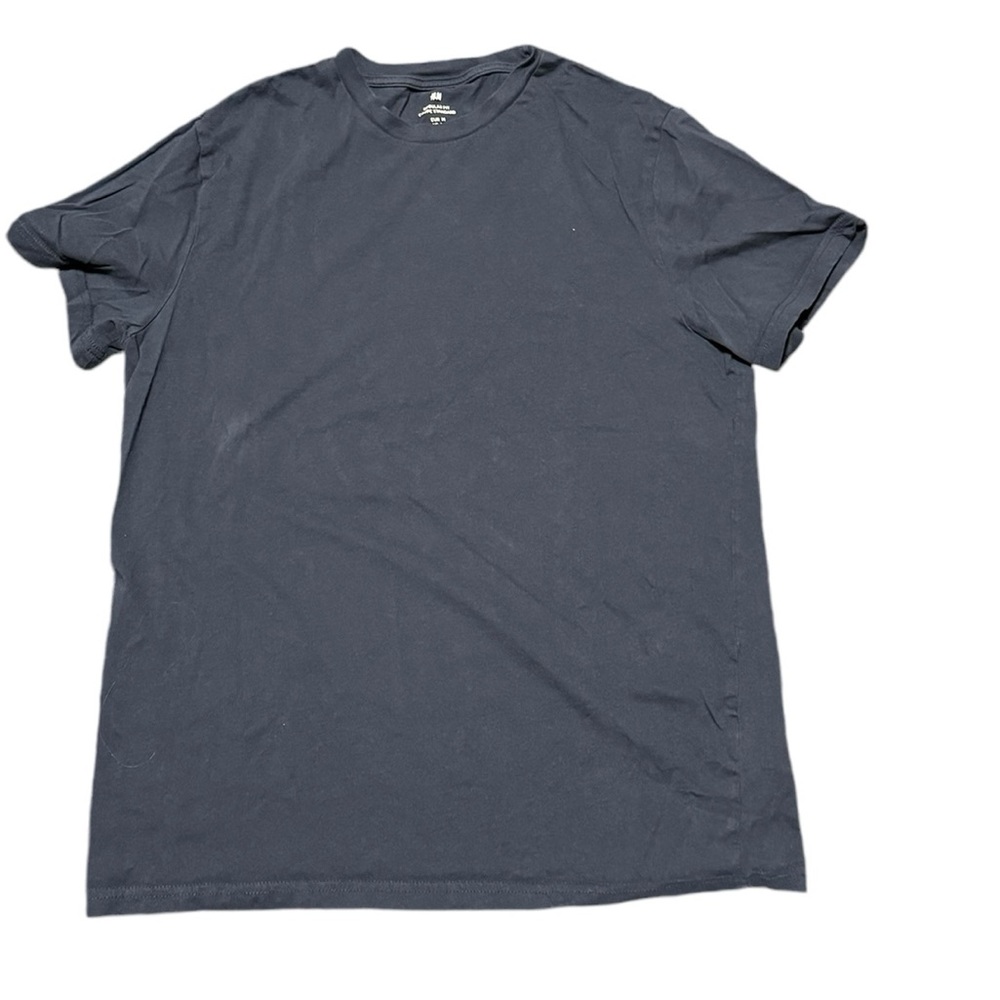 H&M crewneck short sleeve tee in Navy. Size M. EUC